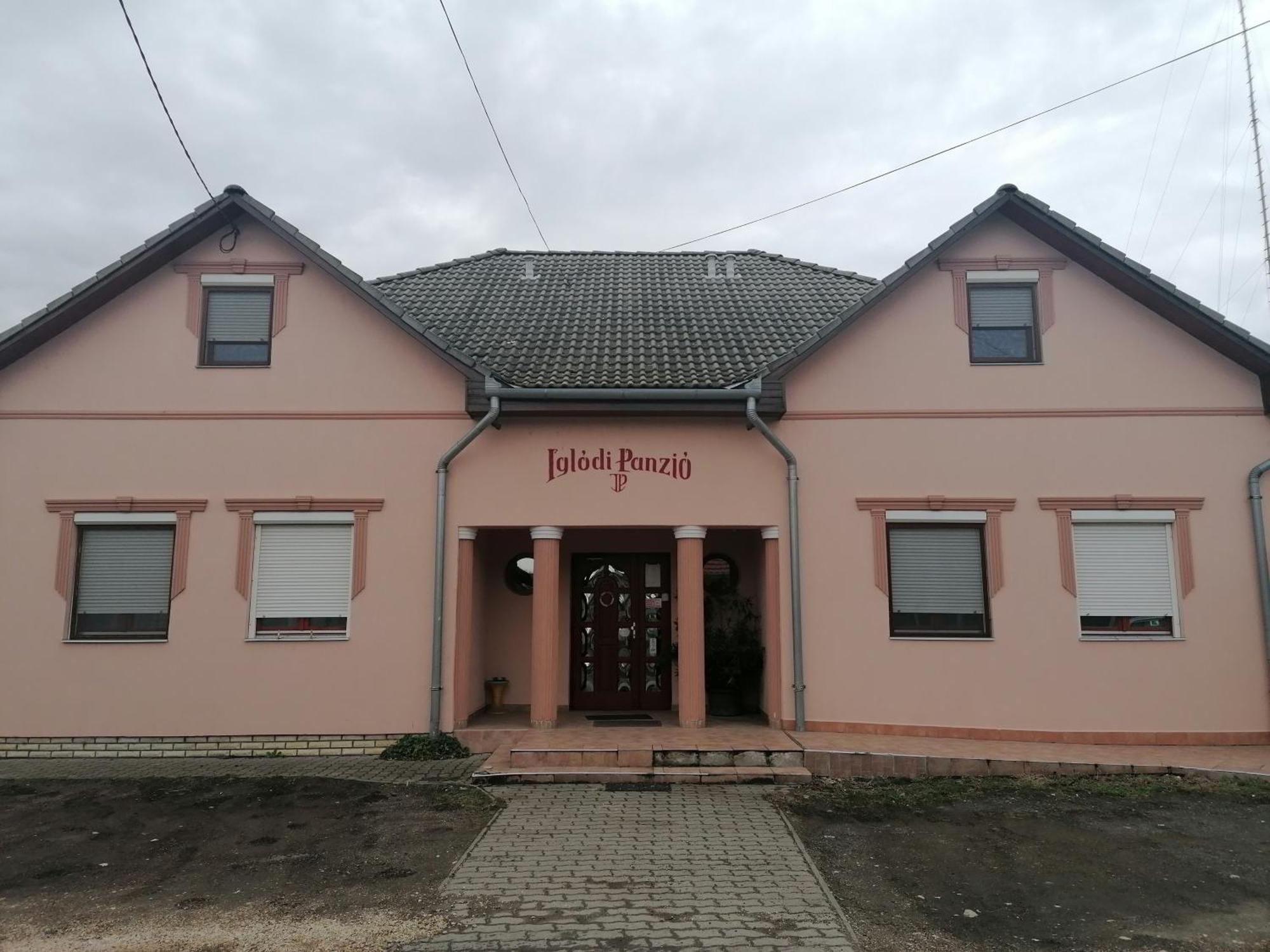 Hotel Iglodi Panzio Kunszentmárton Exterior foto